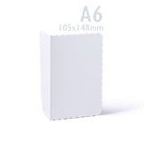 Zestaw białych kartek i kopert z falowanym brzegiem